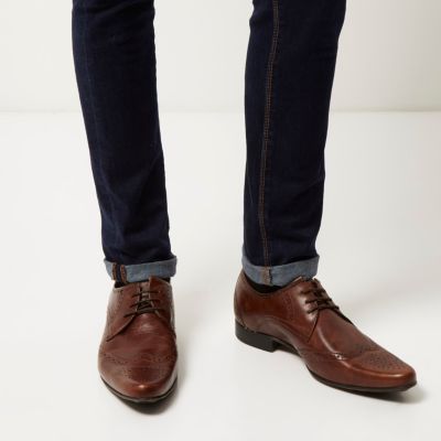 Brown leather pointed brogues